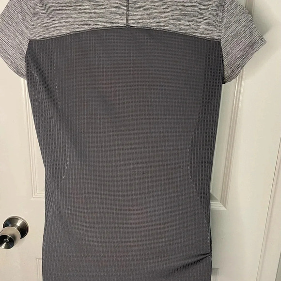 Under Armour Heat Gear Running Short Sleeve Running top Small - Picture 3 of 6